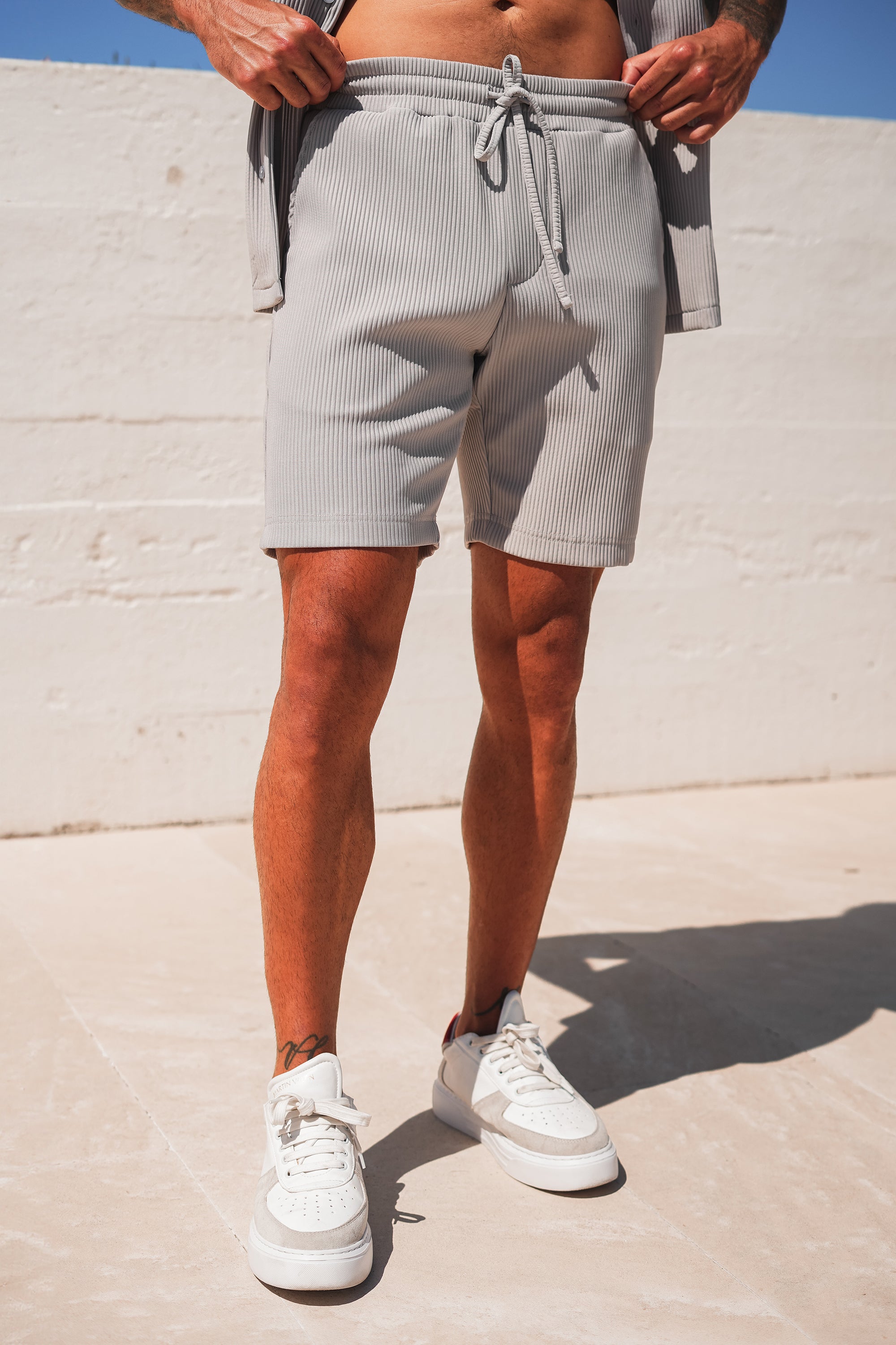 THE ICON. X ROSS CAMPBELL PLEATED SHORTS - GREY