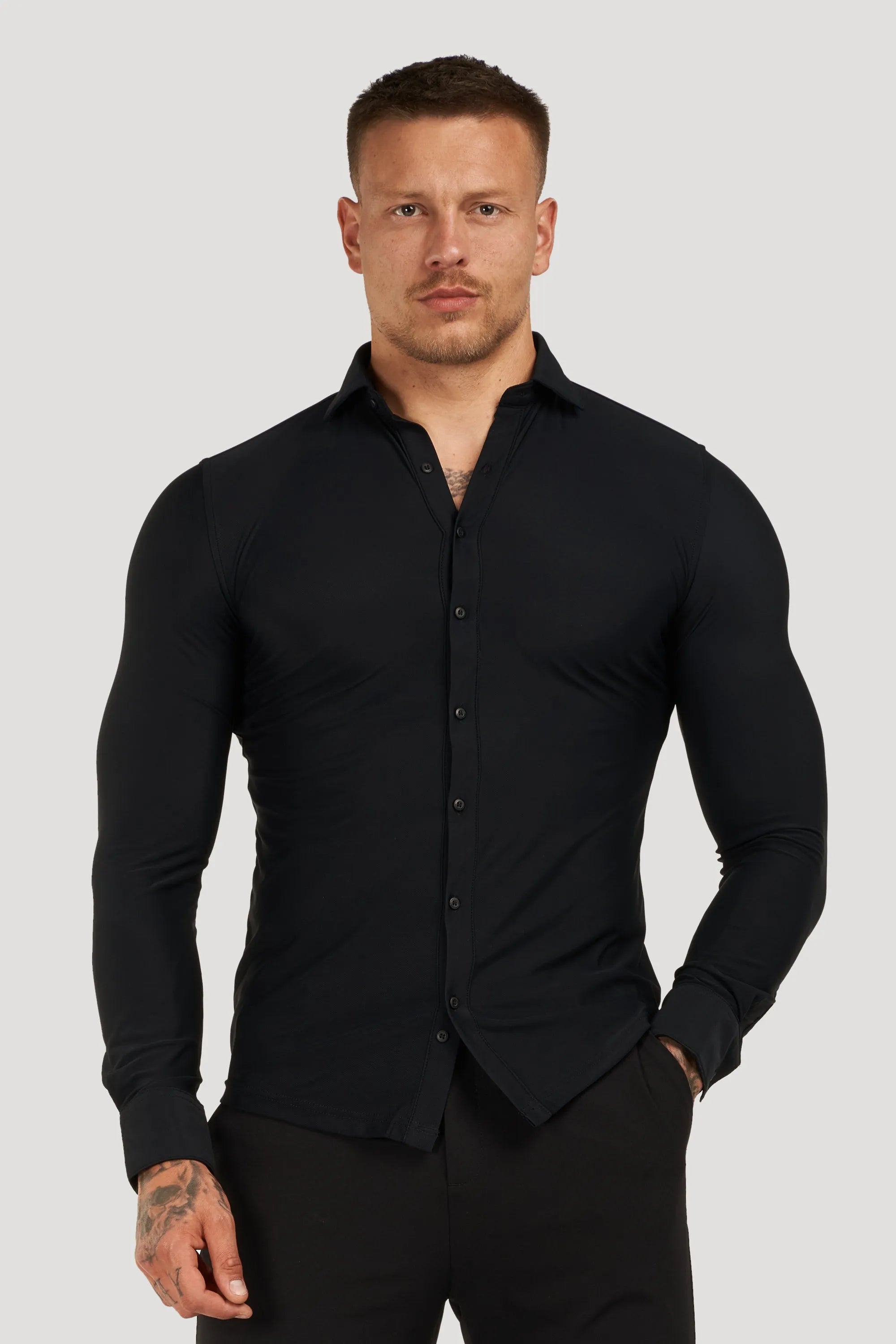 THE ATHLETIC STRETCH SHIRT - BLACK - ICON. AMSTERDAM