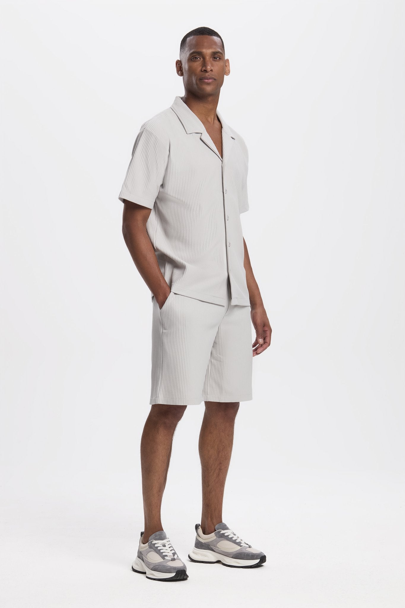 THE PLEATED SET - GREY